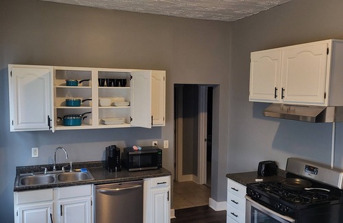 Glen Echo House | Charming 3-bedroom, Entire house in amazing Columbus with free WiFi, AC, Laundry