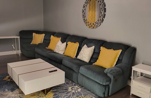 Glen Echo House | Charming 3-bedroom, Entire house in amazing Columbus with free WiFi, AC, Laundry