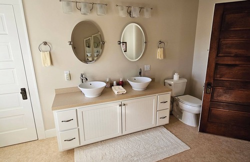 Princeton Other | Charming 3-bedroom farmhouse with beautiful views.newly decorated.