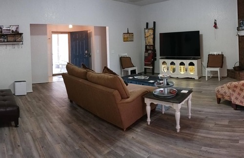 Edmond House | Charming 3-bedroom farm to table home