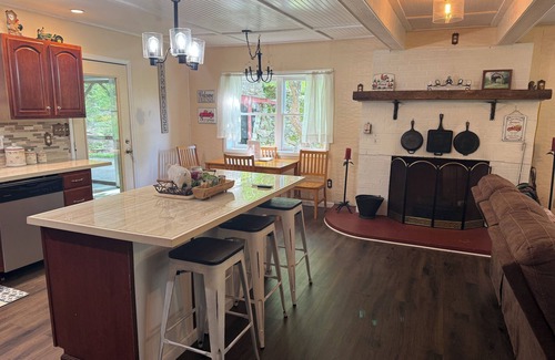 Stanton Other | Charming 3-bedroom farmhouse with Hot Tub, WiFi and Fire Pit. Close to RRG