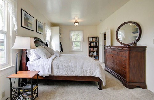 Elma Other | Charming 3-bedroom farmhouse on acreage.