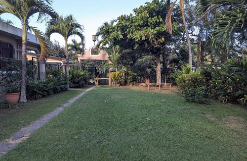 Ahuachapan House | Charming 3-bedroom house with AC, Hot Water, Swimming pool, in Ahuachapan