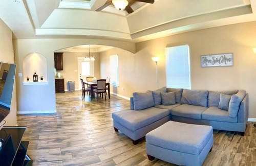 Eagle Pass House | Charming 3 Bedroom home in great neighborhood