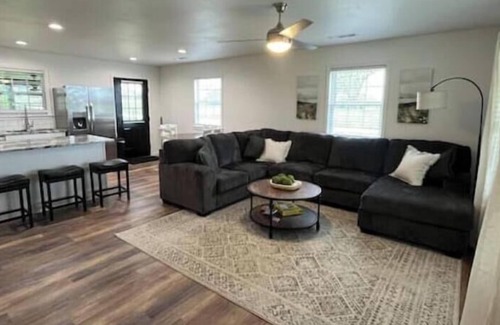 Farmington House | Charming 3-bedroom house in superb Farmington with WiFi, AC
