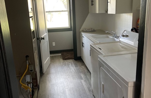 Hutchinson House | Charming 3-bedroom house in very quiet neighborhood with AC and WiFi.