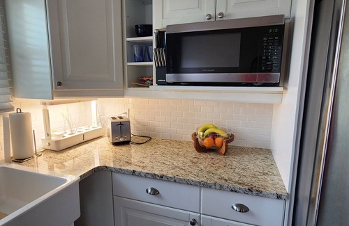 Middletown House | Charming 3-bedroom house with AC, WiFi in quaint Middletown