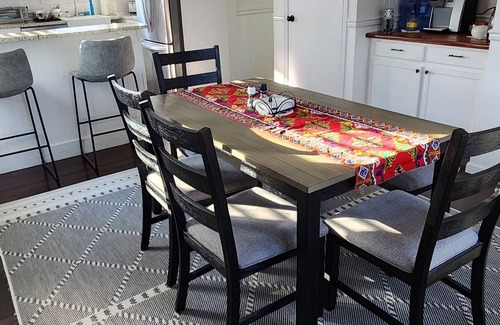 Middletown House | Charming 3-bedroom house with AC, WiFi in quaint Middletown