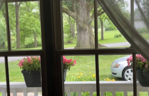 Norway House | Charming 3-bedroom house in Monticello. Just a short walk to Indiana Beach.