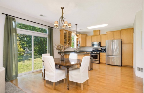 West Seventh House | Charming 3-bedroom house in Saint Paul with AC, WiFi