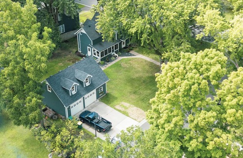 Stillwater House | Charming 3-bedroom house 8 blocks from Historic Downtown Stillwater