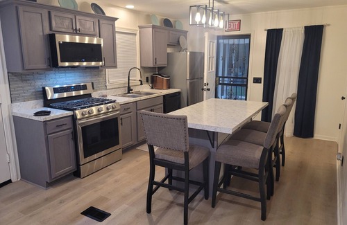 Tuscaloosa House | Charming 3-bedroom house with WiFi, AC in enjoyable Tuscaloosa