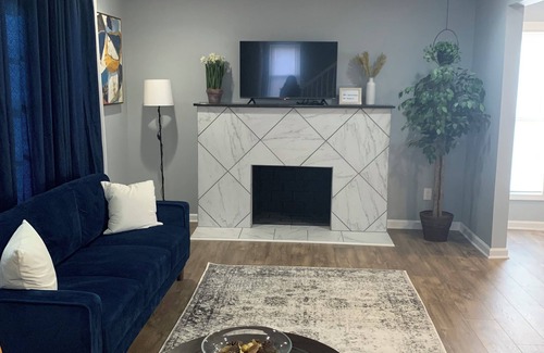 Detroit House | “Charming 3-Bedroom Hideaway – Your Home Away from Home Awaits!”