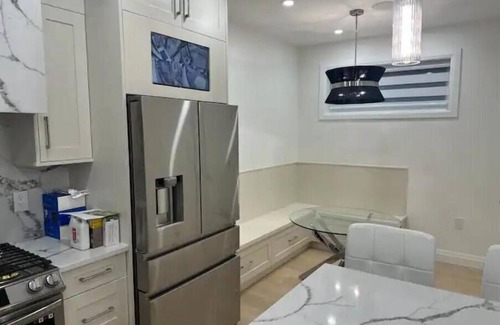 Fairview House | Charming 3-bedroom house with WiFi and AC in delightful Vancouver