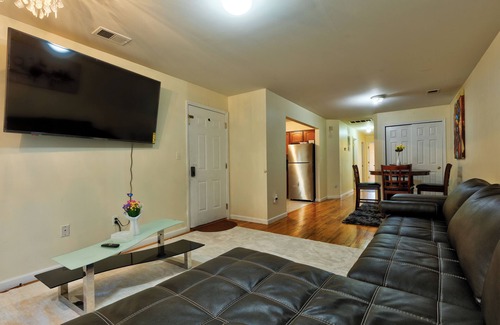 Elizabeth House | Charming 3-bedroom house with AC and WiFi in pleasant Elizabeth