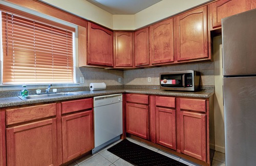Elizabeth House | Charming 3-bedroom house with AC and WiFi in pleasant Elizabeth
