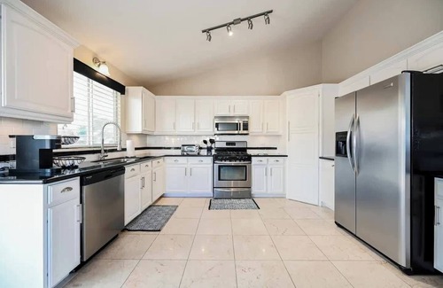 Southfork House | Charming 3-bedroom house Fully Furnished with Pool Near Vegas Strip