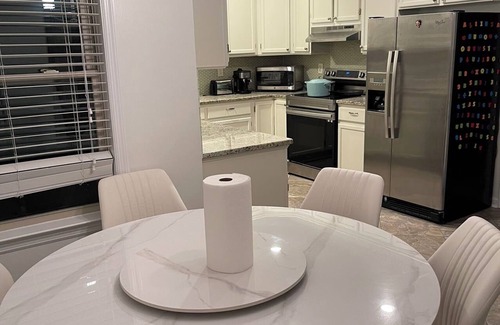 Keene House | Charming 3-bedroom house with WiFi and AC in lovely Lexington.