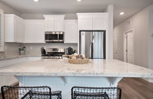 Roseville House | Charming 3-bedroom house with Hot Tub at the Sanctuary in West Roseville