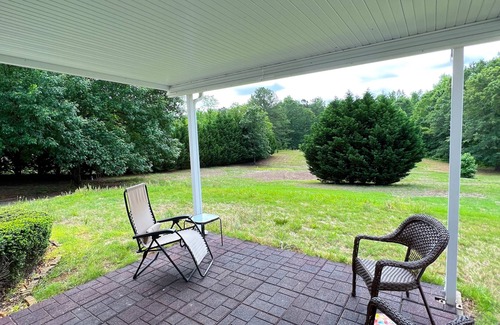 Thomaston House | Charming 3-bedroom house on 3 acres in Thomaston with WiFi, fitness eqpmnt, AC
