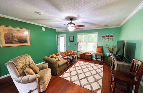 Thomaston House | Charming 3-bedroom house on 3 acres in Thomaston with WiFi, fitness eqpmnt, AC