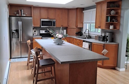 Waterbury House | Charming 3-bedroom house with WiFi, AC in delightful Waterbury