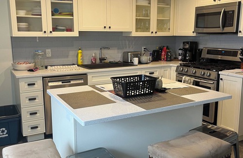 Kingston House | Charming 3-bedroom home in Kingston - walk to Queen's, downtown & lakefront!