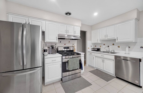 Glenview House | "Charming 3-Bedroom Homen