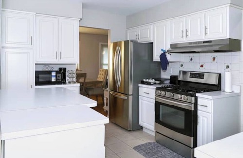 Glenview House | "Charming 3-Bedroom Homen