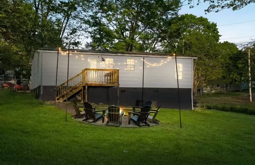 Summerlee House | Charming 3 bedroom home minutes from NRG featuring a fire pit/outdoor games