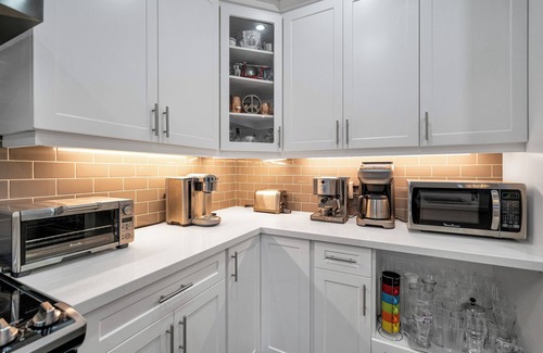 Whitby House | Charming 3-bedroom home in Whitby, just a short walk from Thermea Spa Whitby.