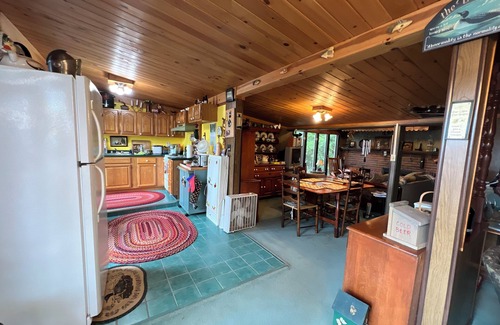 Raymond House | Charming 3-bedroom home in Sebago Lake Region