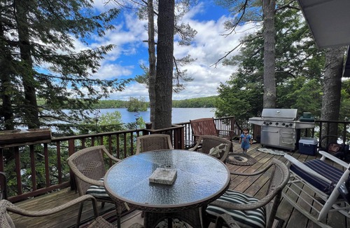 Raymond House | Charming 3-bedroom home in Sebago Lake Region
