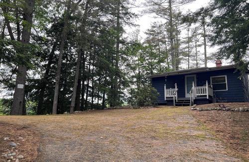 Raymond House | Charming 3-bedroom home in Sebago Lake Region