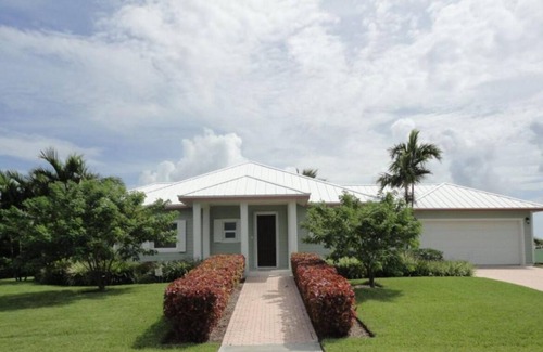 West End House | Charming 3-bedroom house with WiFi, Dockage, AC in West End
