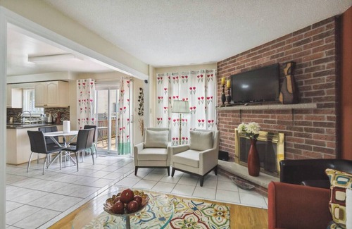 Brampton House | Charming 3-bedroom house in lovely Brampton with WiFi, AC