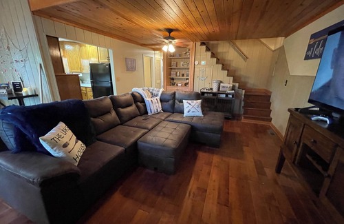 Clarkson House | Charming 3-bedroom house with WiFi and AC at welcoming Nolin Lake
