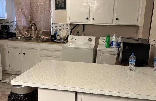 Columbus House | Charming 3-bedroom house with WiFi, AC in fantastic Columbus