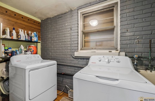 Evanston House | Charming 3-bedroom house with cinema room massage chair in peaceful Evanston