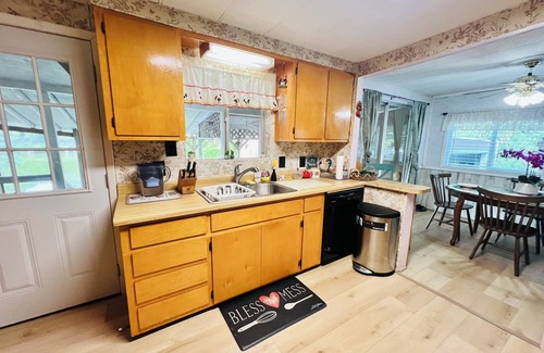 Freeport House | Charming 3-bedroom house with WiFi, AC in amazing Freeport Oyster Creek