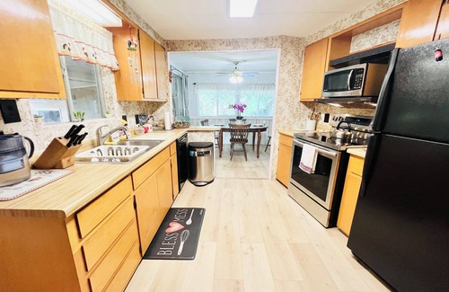 Freeport House | Charming 3-bedroom house with WiFi, AC in amazing Freeport Oyster Creek