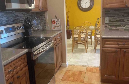 Interchange Square House | Charming 3-bedroom house with AC, WiFi in pleasant Palm Bay