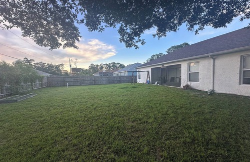 Port Malabar House | Charming 3-bedroom house with AC, WiFi in marvelous Palm Bay