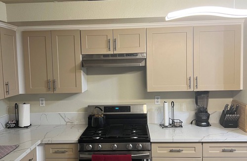 Palmdale House | Charming 3-bedroom house with WiFi, AC in superb Palmdale