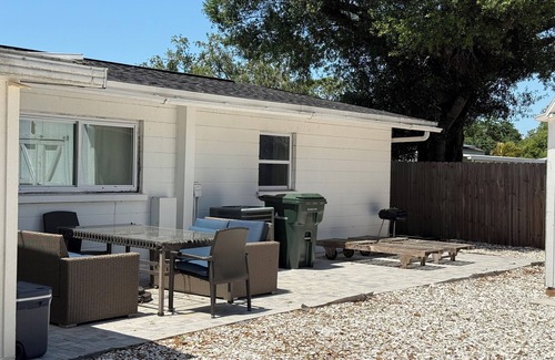 Lake Sarasota House | Charming 3-bedroom house in fantastic Sarasota with WiFi, AC