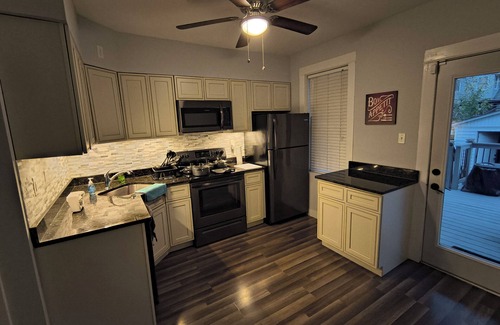 St. Louis House | Charming 3-bedroom house with WiFi, AC in enjoyable Carondolet area St Louis