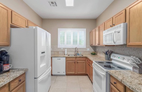 Surprise House | Charming 3-bedroom house with WiFi, AC, Private Pool in pleasant Surprise