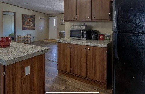 Bristow House | Charming 3-bedroom house with WiFi and AC in Pleasant Bristow