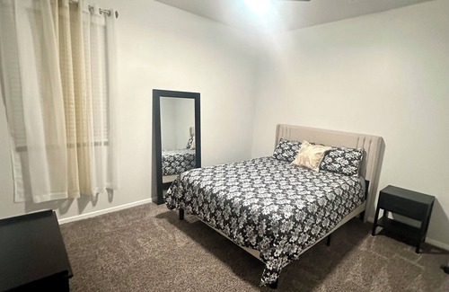 Biggs Field House | Charming 3-bedroom house in marvelous Horizon with WiFi, AC