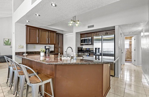 El Paso House | Charming 3 bedroom house with WiFi, AC beautiful backyard and pool.